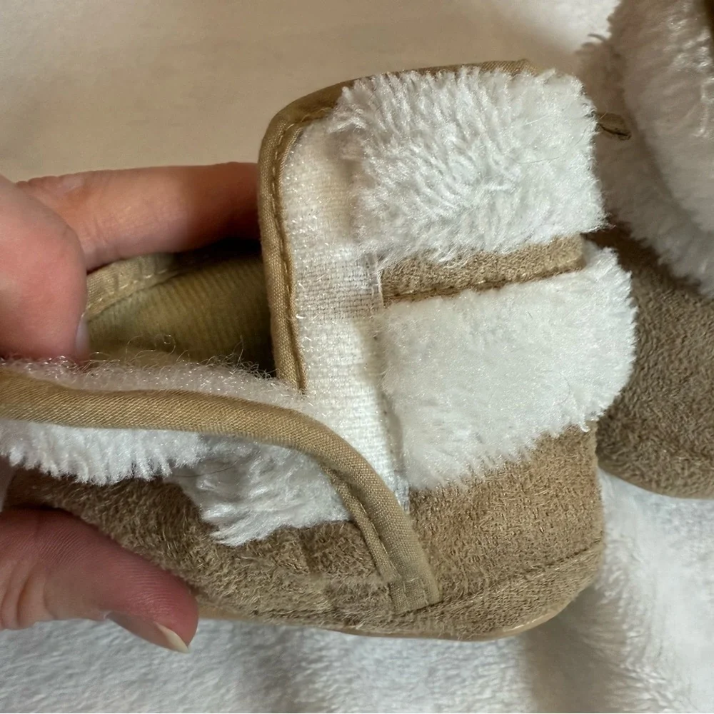 TongYouYuan Cozy Tan and White Baby Boots